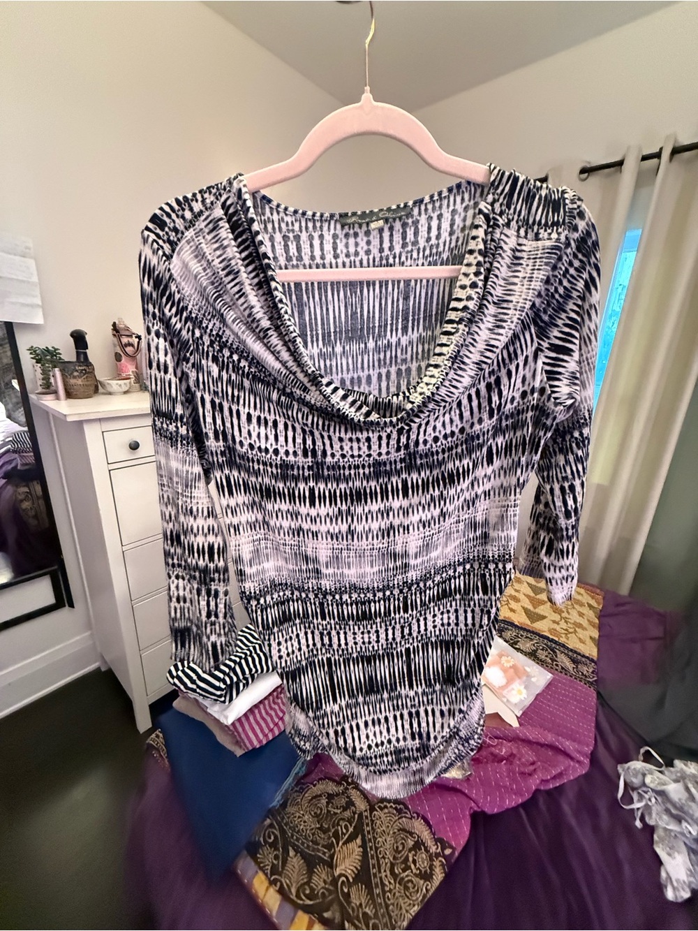 Rose & Olive Black White Abstract Print Cowl Neck Top Size Large Stretchy Y2K